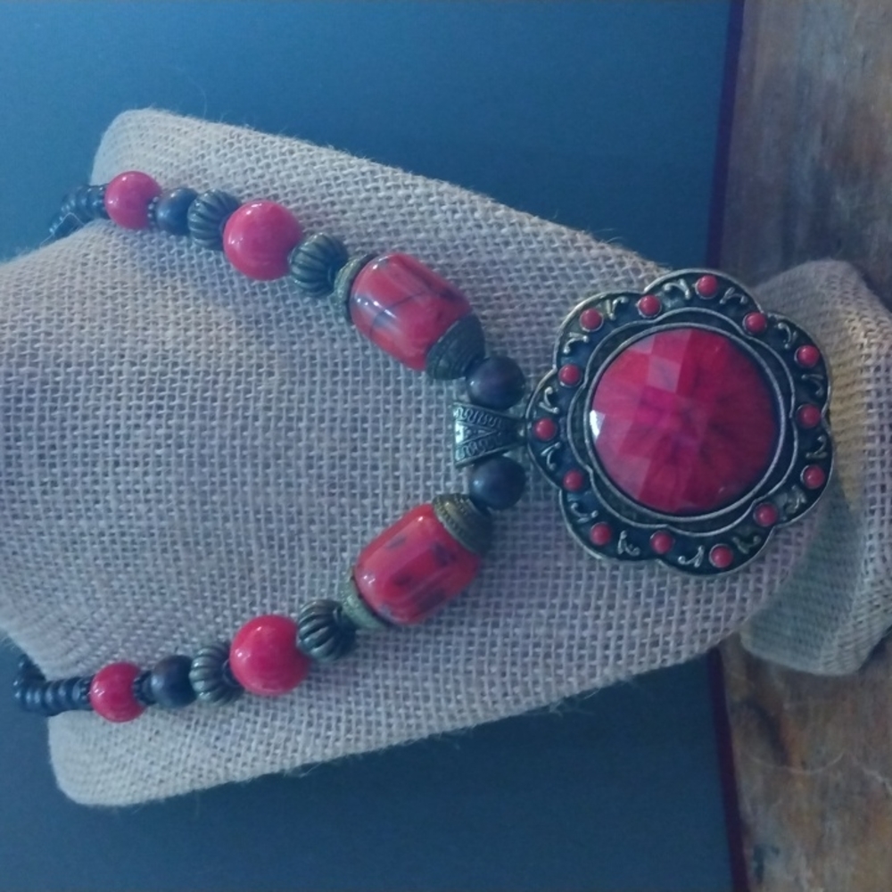 Fashion statement necklace